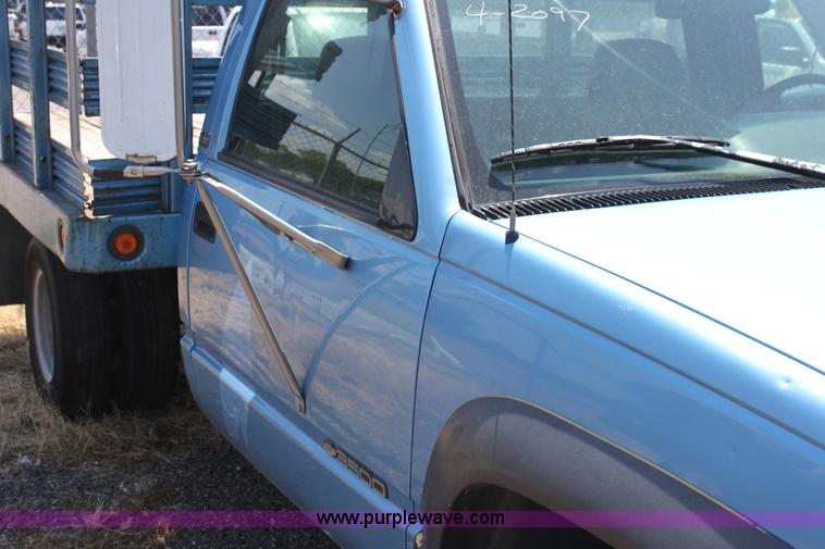 image for item D5334 1996 Chevrolet Cheyenne K3500 flatbed pickup truck