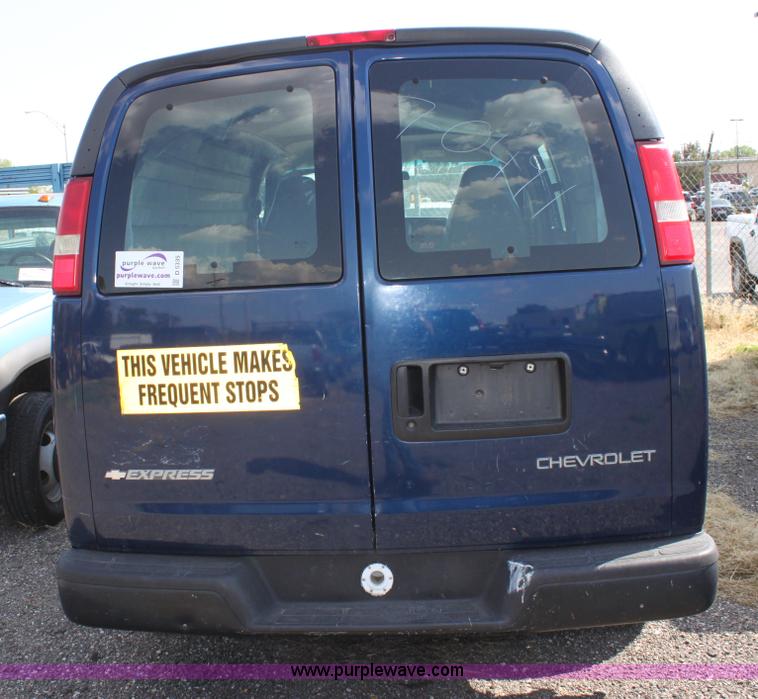 image for item D5335 2003 Chevrolet G2500 Express cargo van