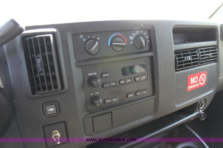 image for item D5335 2003 Chevrolet G2500 Express cargo van