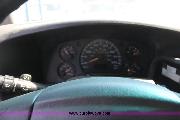 image for item D5335 2003 Chevrolet G2500 Express cargo van
