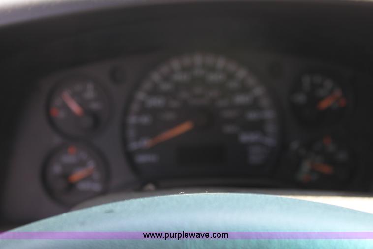 image for item D5335 2003 Chevrolet G2500 Express cargo van