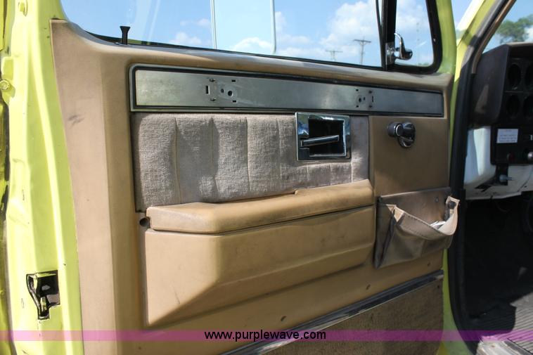 image for item D5336 1984 Chevrolet C70 lighting truck