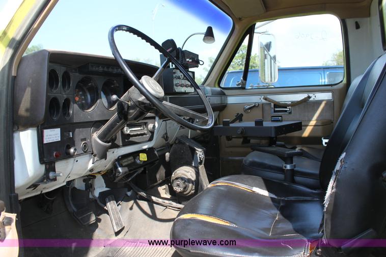 image for item D5336 1984 Chevrolet C70 lighting truck