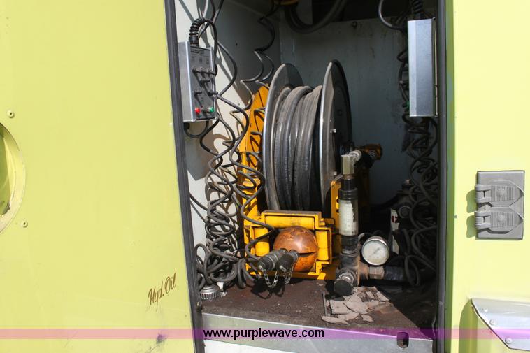 image for item D5336 1984 Chevrolet C70 lighting truck