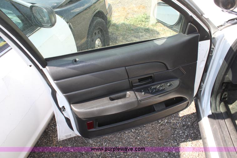 image for item D5337 2006 Ford Crown Victoria Police Interceptor
