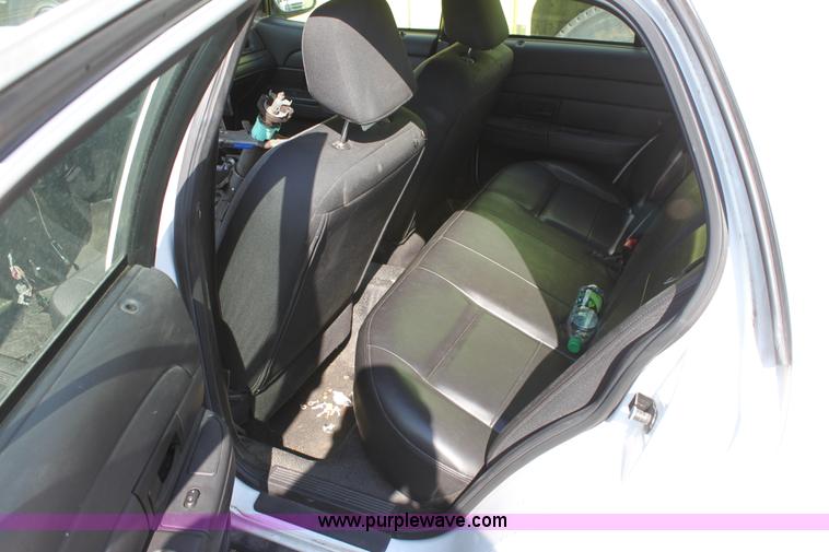 image for item D5337 2006 Ford Crown Victoria Police Interceptor