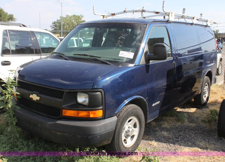 image for item D5340 2003 Chevrolet G2500 Express cargo van