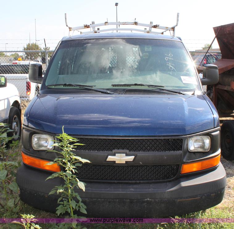 image for item D5340 2003 Chevrolet G2500 Express cargo van