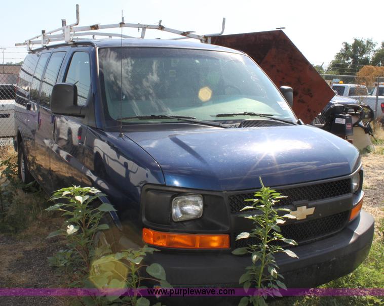 image for item D5340 2003 Chevrolet G2500 Express cargo van