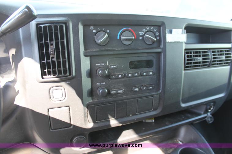 image for item D5340 2003 Chevrolet G2500 Express cargo van