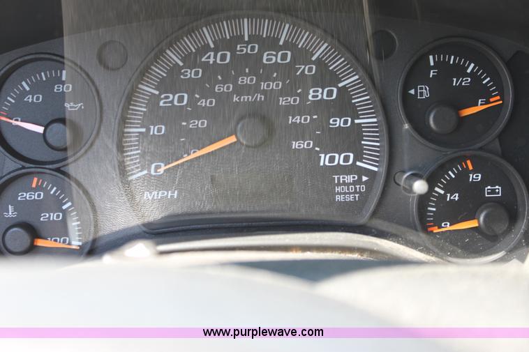 image for item D5340 2003 Chevrolet G2500 Express cargo van