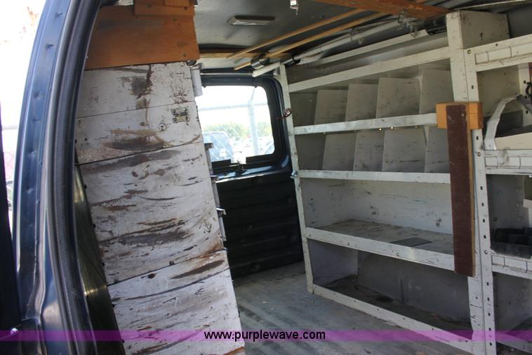 image for item D5340 2003 Chevrolet G2500 Express cargo van