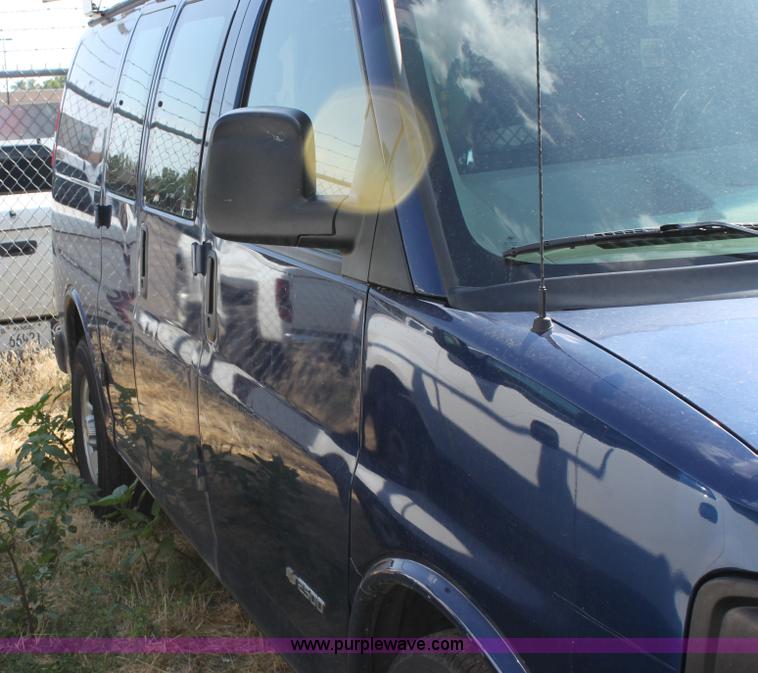 image for item D5340 2003 Chevrolet G2500 Express cargo van