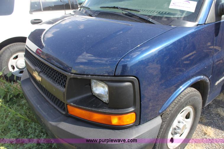 image for item D5340 2003 Chevrolet G2500 Express cargo van