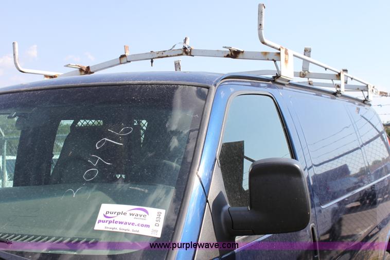 image for item D5340 2003 Chevrolet G2500 Express cargo van