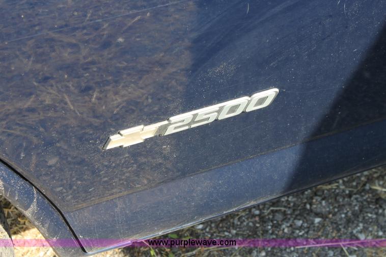 image for item D5340 2003 Chevrolet G2500 Express cargo van