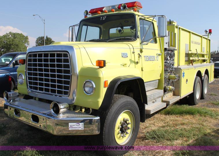 image for item D5386 1983 Ford 9000 water tender truck