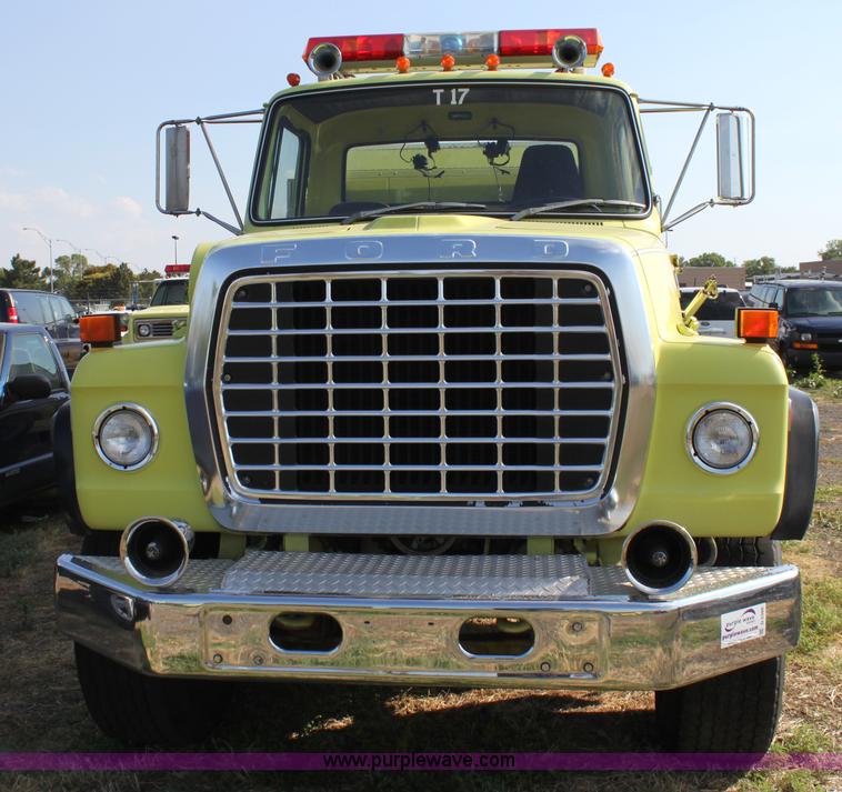 image for item D5386 1983 Ford 9000 water tender truck