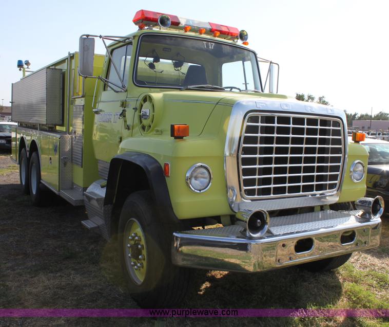 image for item D5386 1983 Ford 9000 water tender truck