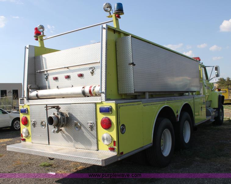 image for item D5386 1983 Ford 9000 water tender truck