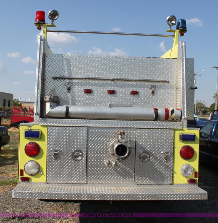 image for item D5386 1983 Ford 9000 water tender truck