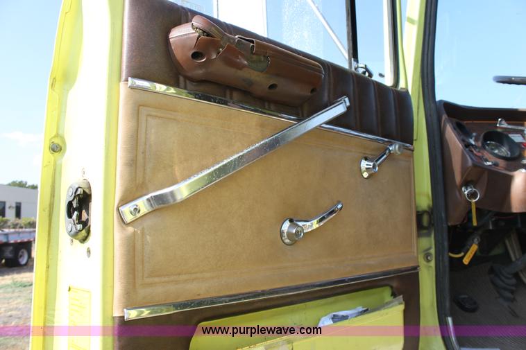 image for item D5386 1983 Ford 9000 water tender truck