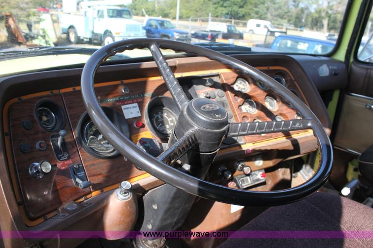 image for item D5386 1983 Ford 9000 water tender truck