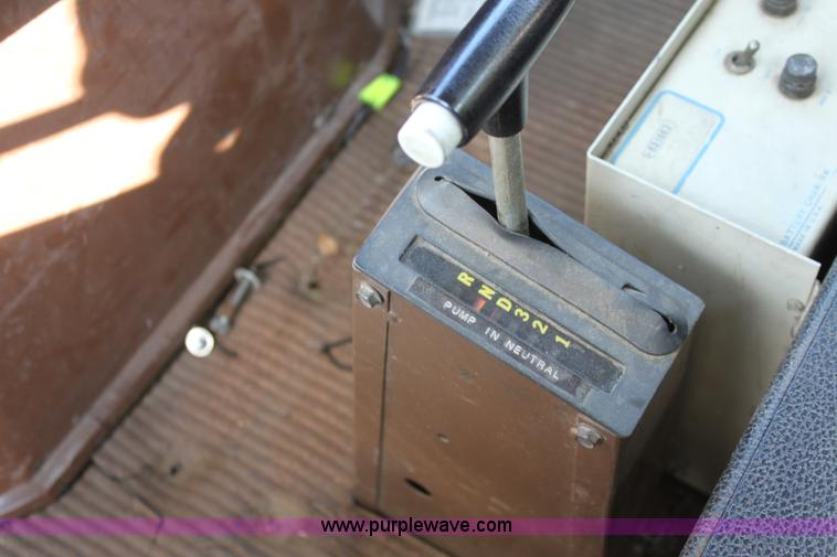 image for item D5386 1983 Ford 9000 water tender truck