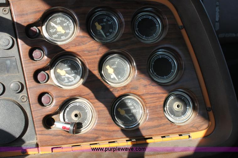 image for item D5386 1983 Ford 9000 water tender truck