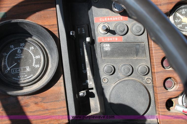 image for item D5386 1983 Ford 9000 water tender truck