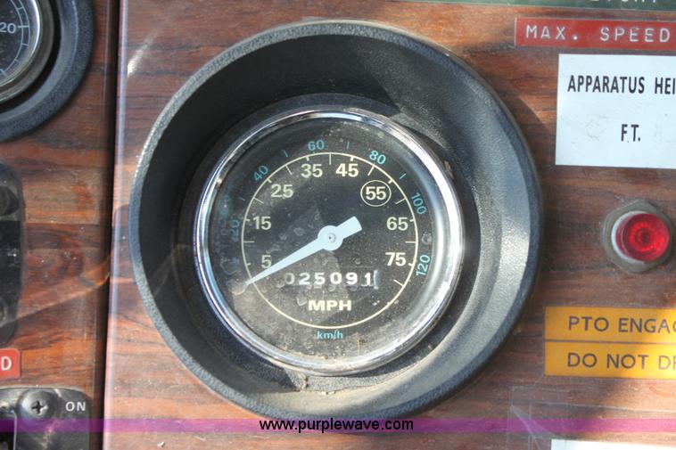 image for item D5386 1983 Ford 9000 water tender truck