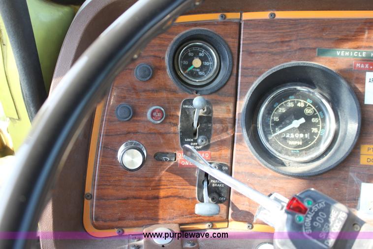 image for item D5386 1983 Ford 9000 water tender truck