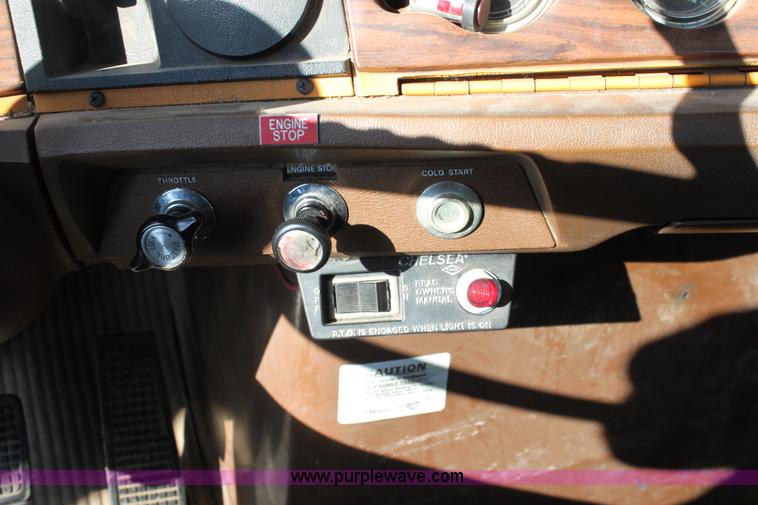 image for item D5386 1983 Ford 9000 water tender truck