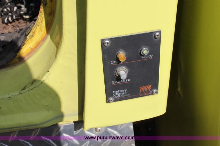 image for item D5386 1983 Ford 9000 water tender truck