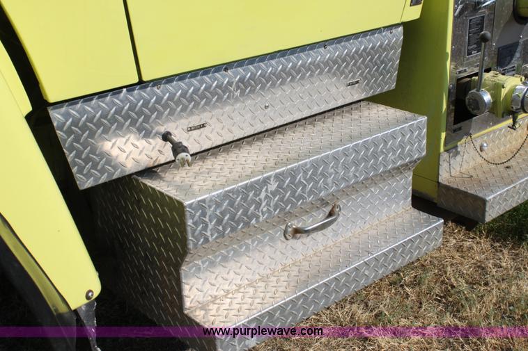 image for item D5386 1983 Ford 9000 water tender truck