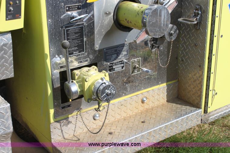 image for item D5386 1983 Ford 9000 water tender truck