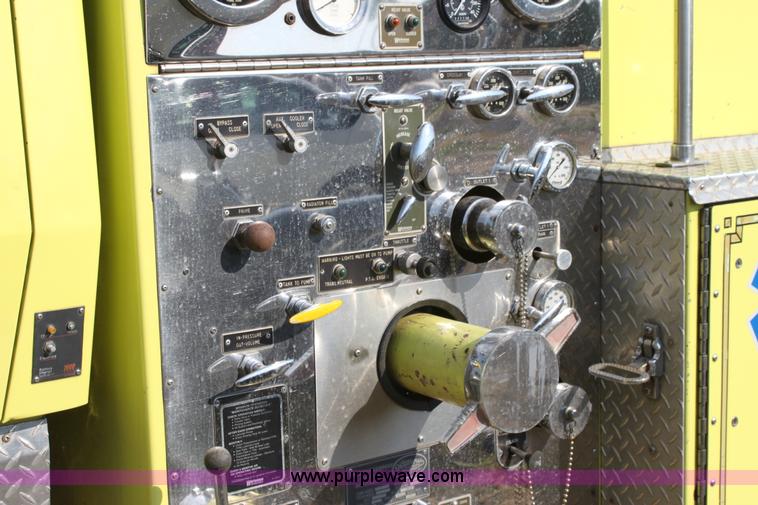 image for item D5386 1983 Ford 9000 water tender truck