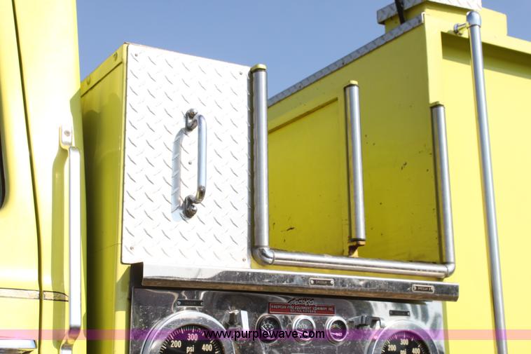 image for item D5386 1983 Ford 9000 water tender truck