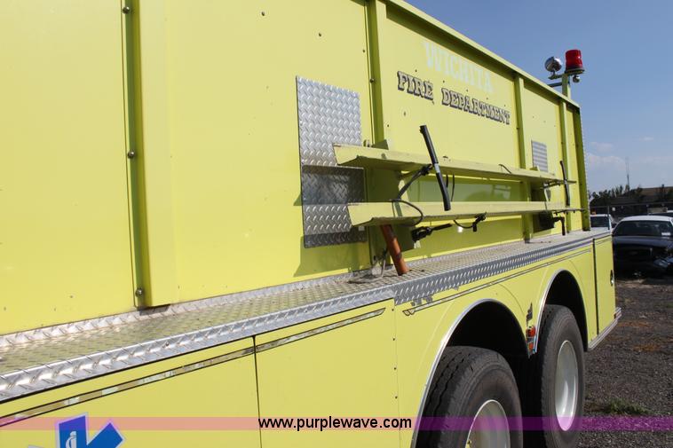 image for item D5386 1983 Ford 9000 water tender truck