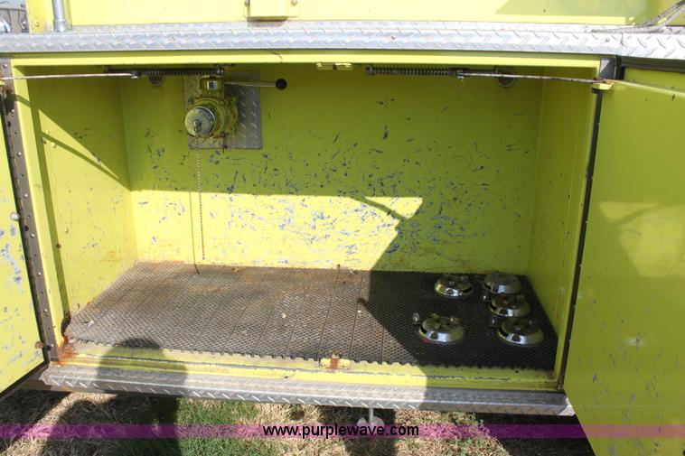 image for item D5386 1983 Ford 9000 water tender truck