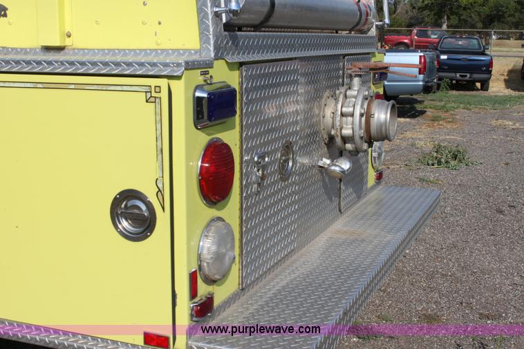 image for item D5386 1983 Ford 9000 water tender truck