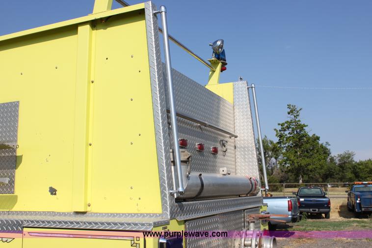 image for item D5386 1983 Ford 9000 water tender truck