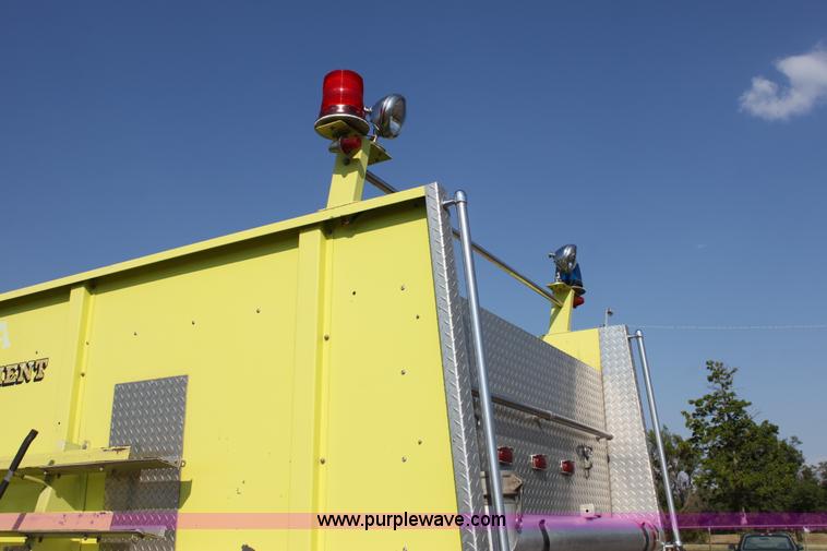 image for item D5386 1983 Ford 9000 water tender truck