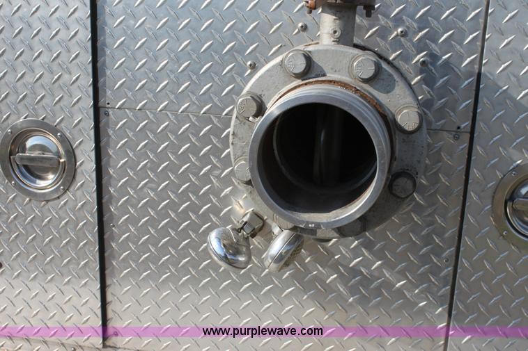 image for item D5386 1983 Ford 9000 water tender truck