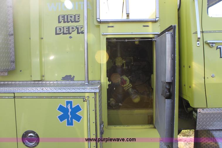 image for item D5386 1983 Ford 9000 water tender truck