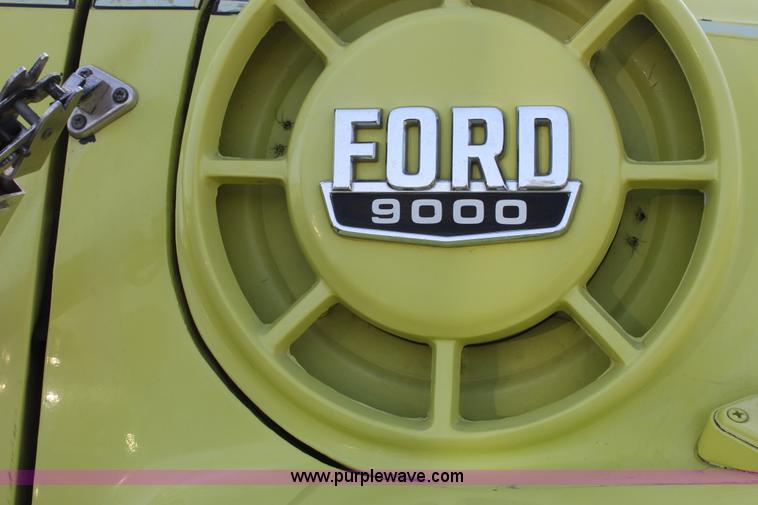 image for item D5386 1983 Ford 9000 water tender truck