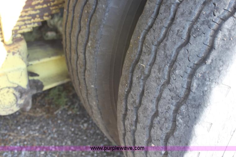 image for item D5386 1983 Ford 9000 water tender truck