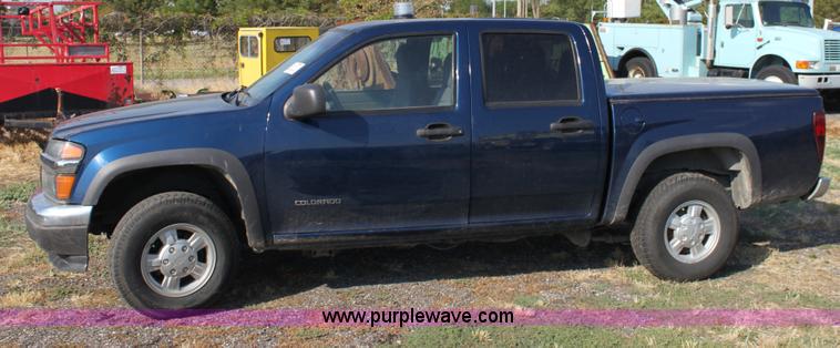 image for item D5387 2004 Chevrolet Colorado LS Crew Cab pickup truck
