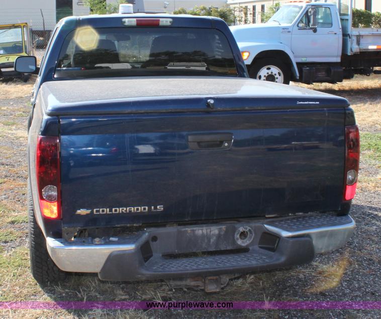image for item D5387 2004 Chevrolet Colorado LS Crew Cab pickup truck