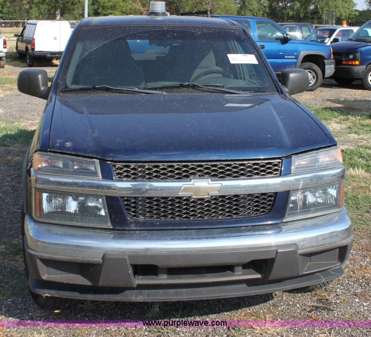 image for item D5387 2004 Chevrolet Colorado LS Crew Cab pickup truck